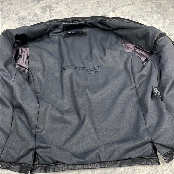 Kenneth Cole Black Leather Full Zip Bomber Jacket Zip Pockets Sz L - Picture 5 of 16
